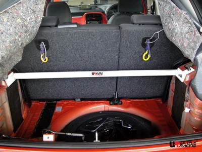 Rozpórka tylna górna (Rear Upper Strut Bar) Ultra Racing Fiat Grande Punto 8V 1.4 06+