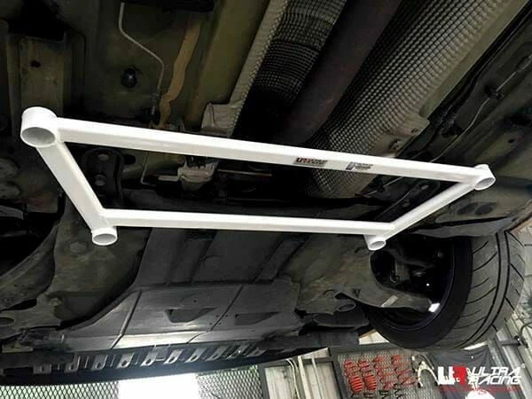 Rozpórka przednia dolna (Front Lower Strutbar) Ultra Racing Renault Megane III RS