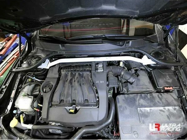 Rozpórka przednia (Front Upper Strut Bar)(3024) Ultra Racing Renault Samsung SM5 (L43) 1.6T/2.0 12-15
