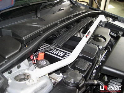 Rozpórka przednia (Front Upper Strut Bar)Ultra Racing BMW 1 04-11 E87 (120i) 2.0