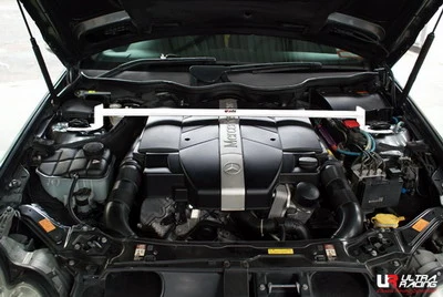 Rozpórka przednia (Front Upper Strut Bar)Ultra Racing Mercedes CLK 320 C209 02-09