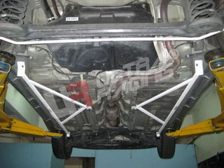 Rozpórka podłogi boczna (Floor/Side Bars) Ultra Racing Toyota Yaris HB 05+
