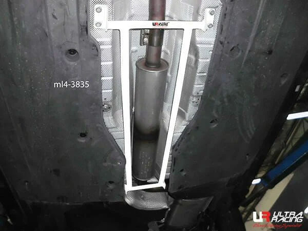Rozpórka środkowa (Mid Lower Brace) (3835) Ultra Racing Volkswagen Passat B8 (TYP 3G) 1.8 TSI/2.0 TSI 2WD 15-22