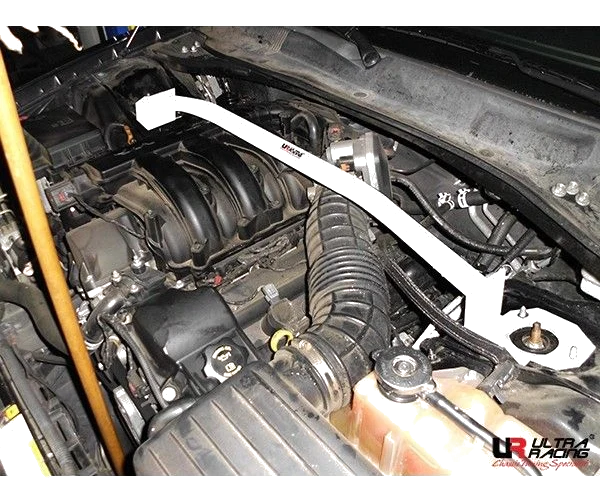 Rozpórka przednia (Front Upper Strut) Bar Ultra Racing Chrysler 300C V6 05-10