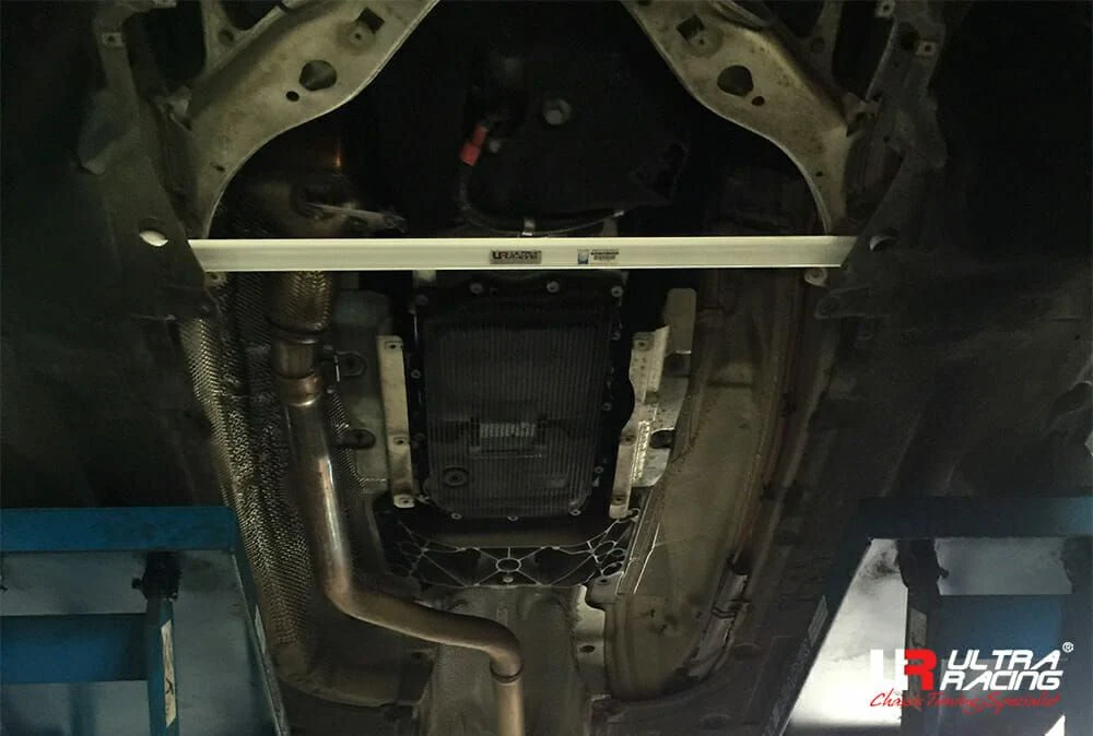 Rozpórka przednia dolna (Front Lower Tiebar) (2155) Ultra Racing BMW 7 F01/F02 740i /BMW 5 F07 520D /BMW 5 F10 520i