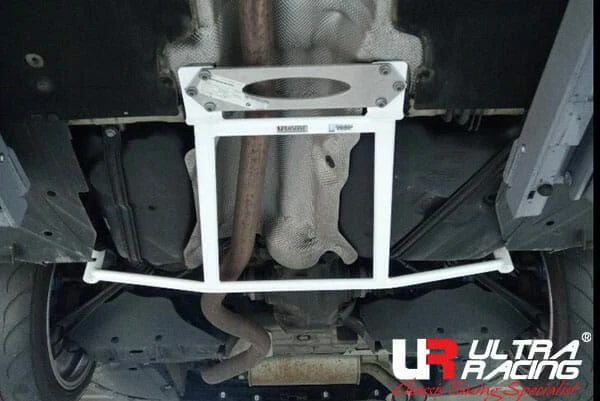 Rozpórka tylna dolna (Rear Lower Brace) Ultra Racing for BMW 3-Series F30 320/328/330 11+