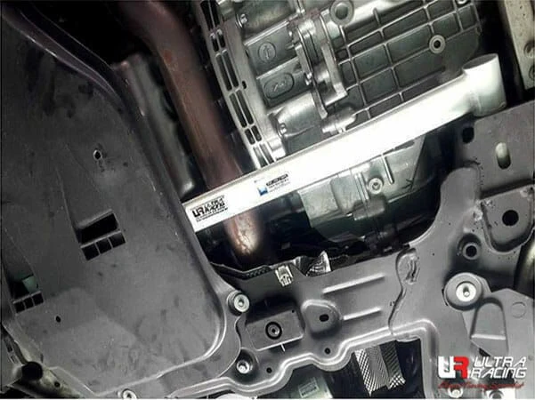 Rozpórka przednia dolna (Front Lower Bar) Ultra Racing Mercedes A45 / CLA45 2WD 13+ W176