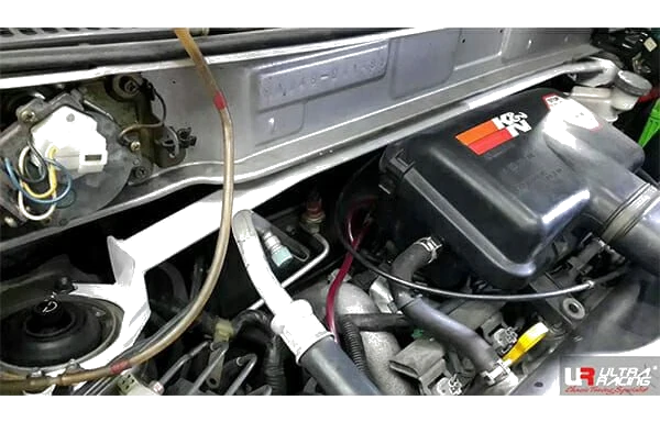 Rozpórka przednia (Front Upper Strut Bar)(816) Ultra Racing Suzuki Solio 1.3 2WD 03-08