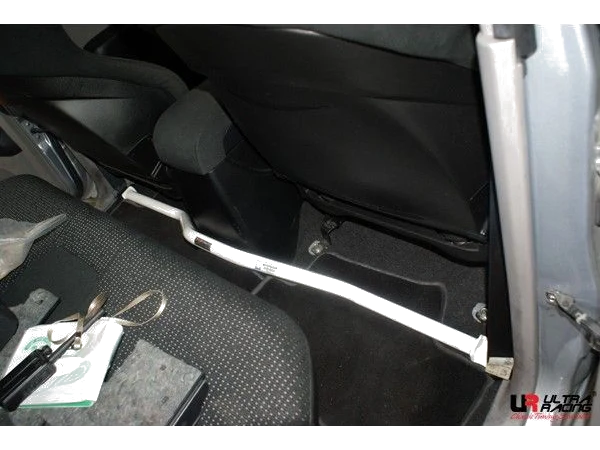 Rozpórka wewnętrzna (Room Bar) Ultra Racing Mitsubishi Triton/L200 06+