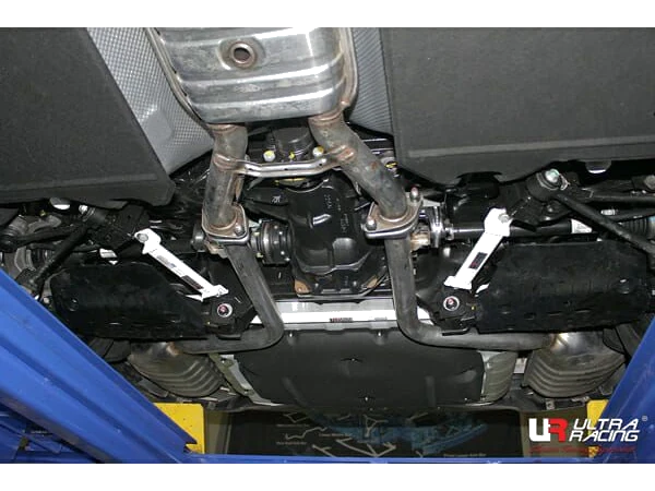 Rozpórka tylna boczna (Rear Lower Side Bar) Ultra Racing Hyundai Genesis (DH) 3.8 V6 15-16 (4WD)