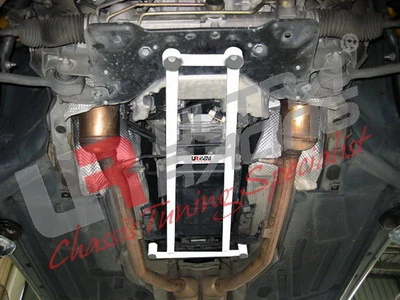 Rozpórka przednia (Front H-Brace) Ultra Racing Mercedes CLK 320 C209 02-09