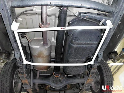 Rozpórka tylna (Rear L Brace) 1747 Ultra Racing Mitsubishi Triton/L200 06+