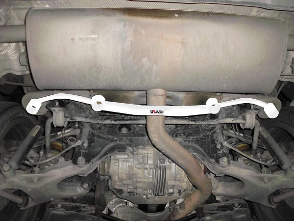 Rozpórka tylna dolna (Rear Lower Brace) Ultra Racing BMW X6 E71 08+