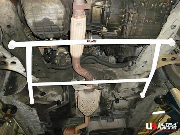 Rozpórka przednia dolna (Front Lower Brace) (3186) Ultra Racing Hyundai Trajet 2.0 2WD 99-08