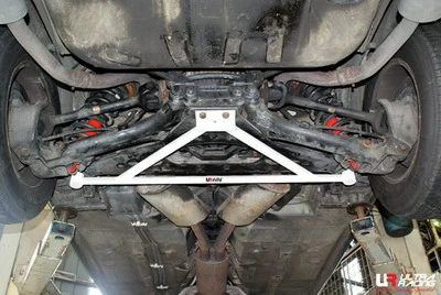 Rozpórka tylna dolna (Rear Lower Brace) Ultra Racing Jaguar XJ (X308) 4.0 98-02