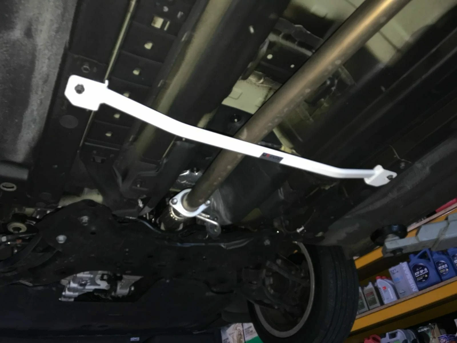 Rozpórka środkowa (Mid Lower Brace) (3902) Ultra Racing Kia Carens (RP) 1.7D 2WD 13+