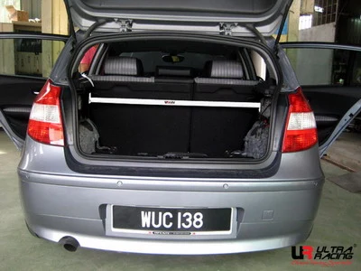 Rozpórka tylna górna (Rear Upper Strut Bar) Ultra Racing BMW 1 04-11 E87 120/130