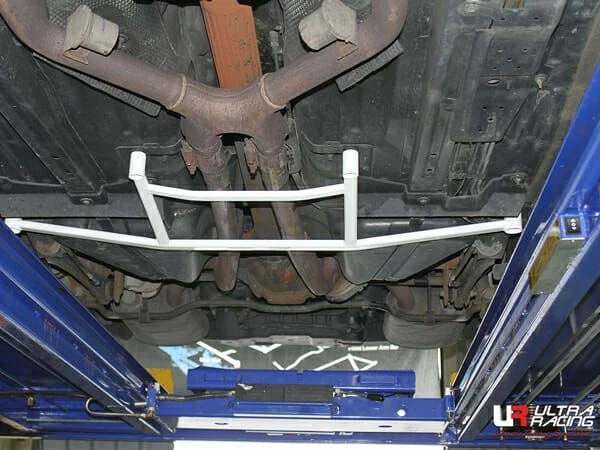 Rozpórka tylna dolna (Rear Lower Bar) (3125) Ultra Racing Ford Mustang S-197Ii 3.7 V6 2WD 10-14