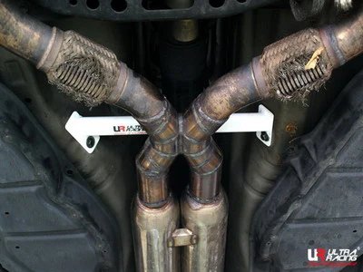 Rozpórka środkowa dolna (Mid Lower Member Brace) Ultra Racing Nissan 350Z 02-08