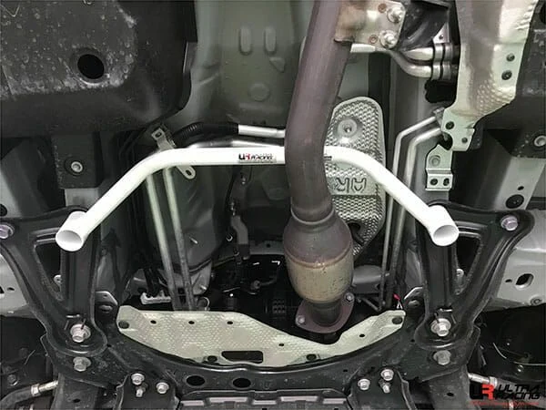 Rozpórka środkowa (Mid Lower Brace) Ultra Racing Toyota Alphard AH30