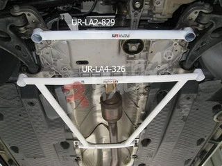 Rozpórka przednia dolna (Front Lower Brace) 829 Ultra Racing VW Golf 5 GTI + R32