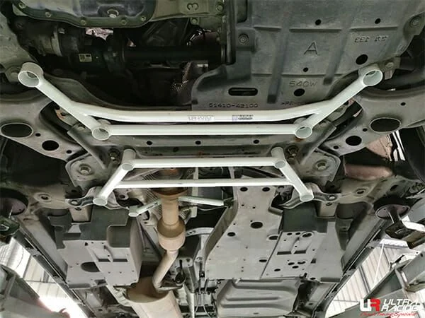 Rozpórka przednia dolna (Front Lower Brace) (3704) Ultra Racing Lexus NX 200T/300 (AZ10) 2.0T 14-21/Toyota Harrier 2.0/2.5 13-20 2WD/4WD