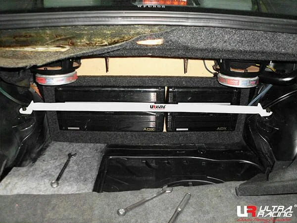 Rozpórka przednia (Front Strut Brace) Ultra Racing for Mercedes E Class (W124)