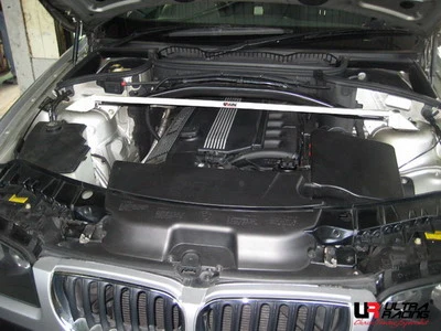 Rozpórka przednia (Front Upper Strut Bar)Ultra Racing BMW E83 X3 2.5 03+
