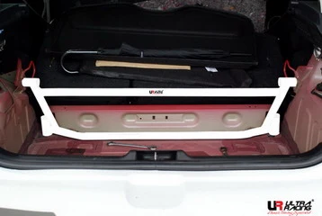 Rozpórka bagażnika (Rear Trunk Brace) Ultra Racing Renault Clio C 05+