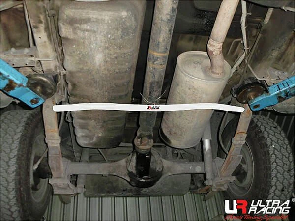 Rozpórka tylna dolna (Rear Lower Bar) (2818) Ultra Racing Isuzu Cameo (UCS55) 2.3 2WD 93-02