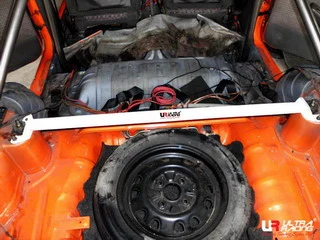Rozpórka tylna górna (Rear Upper Strut Bar) Ultra Racing Suzuki Swift 89-94