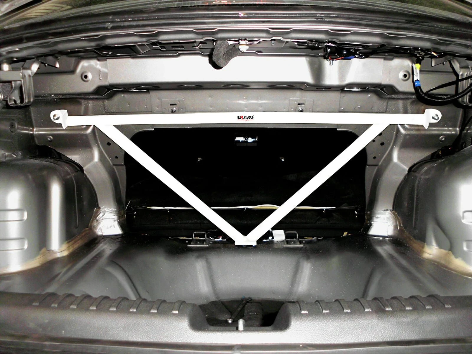 Rozpórka tylna górna (Rear Upper Strut Bar) (3747) Ultra Racing Proton Saga (BT / MK4) 1.3 2WD 16+