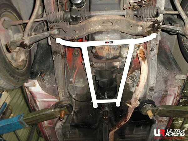 Rozpórka przednia dolna (Front Lower Brace) (3400) Ultra Racing Ford Escort 1.6 2WD MT 74-80