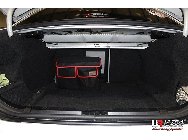 Rozpórka tylna górna (Rear Upper Strut Bar) Ultra Racing BMW M5 E60 05-10