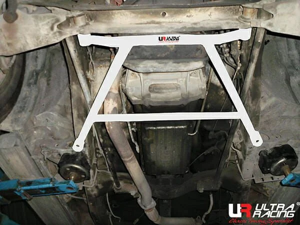 Rozpórka przednia dolna (Front Lower Brace) (2817) Ultra Racing Isuzu Cameo (UCS55) 2.3 2WD 93-02