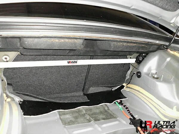 Rozpórka tylna górna (Rear Upper Strut Bar) (2418) Ultra Racing Dodge Charger 3.6 V6 11+/Challenger-SRT 8 6.1 06-10/Challenger 5.7 11+ 2WD