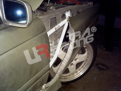Rozpórka przedniego kielicha (Fender Brackets) Ultra Racing Nissan Cefiro 88-94 A31