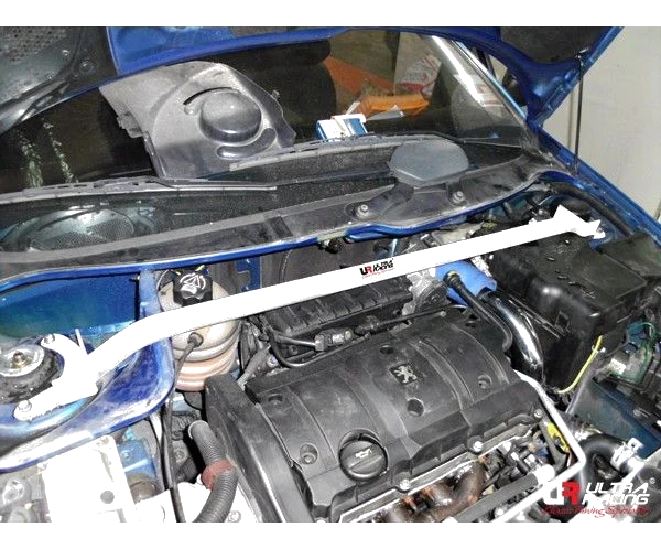 Rozpórka przednia (Front Upper Strut Bar)Ultra Racing Peugeot 206 / 206 CC 1.6