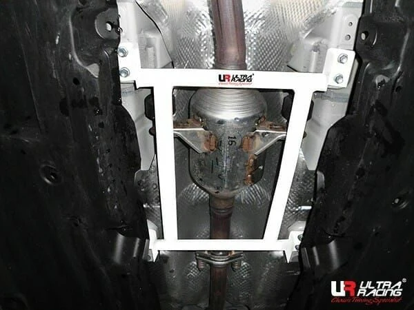 Rozpórka środkowa (Mid Lower Brace) (3841) Ultra Racing Toyota C-HR (AX-10) 1.2T/1.8 18+ 2WD/4WD/Prius 1.8 16+ 2WD