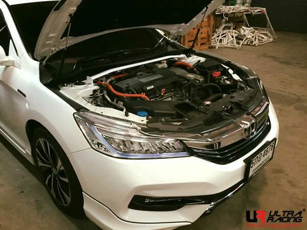 Rozpórka przednia (Front Upper Strut Bar)(3209) Ultra Racing Acura TLX (UB-3) 3.5 V6 4WD 17-20/Honda Accord 2.0 13-15