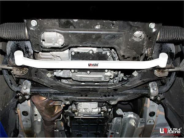 Rozpórka przednia dolna (Front Lower Tiebar) (3623) Ultra Racing Mercedes W212 E250D/E300 2.5D/3.0 4WD FL 13-16